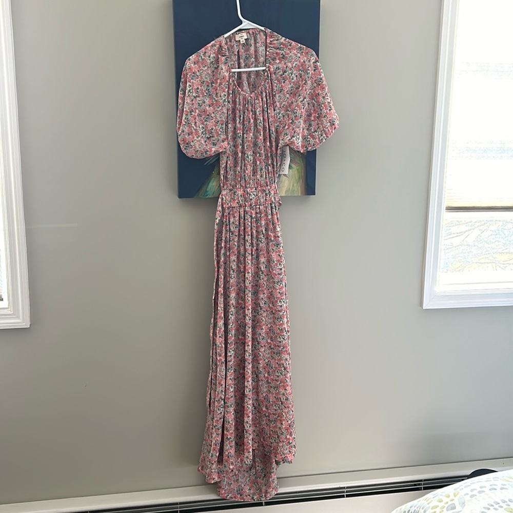 Dress, size large, super comfortable. Maternity friendly. Long elastic